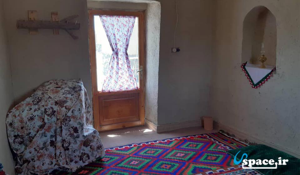 اتاق سنتی اقامتگاه بوم گردی ننو عذرا - بردسیر - روستای گل خار