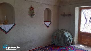 اتاق سنتی اقامتگاه بوم گردی ننو عذرا - بردسیر - روستای گل خار